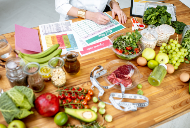 What's the difference between a nutritionist and a dietitian